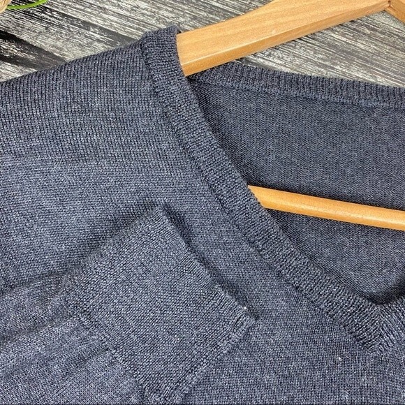 J Crew 100% Soft Merino Wool Gray Slim Fit V Neck Sweater S - Picture 4 of 5